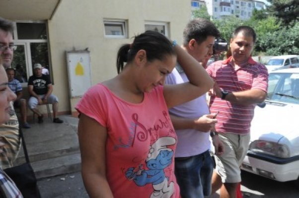 ÎNFIORĂTOR: Tânără de 18 ani, amenintaţă cu un cuţit şi violată în staţiunea Mamaia! Dezaxaţii, reţinuţi de poliţie